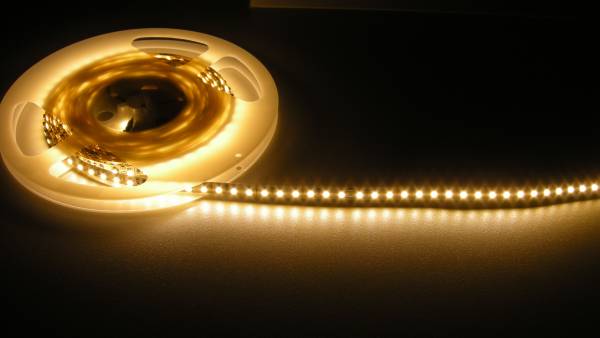 Led- Streifen 9,6 Watt/Meter 24V ,2700K Warm Weiß,IP20, 2440